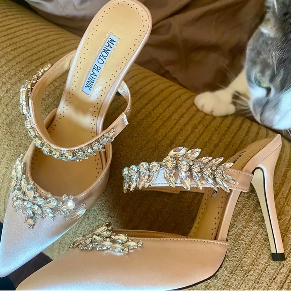 MANOLO BLAHNIK LURUM Champagne Satin Crystal Embellished Mules; size 6.5 - Picture 2 of 6